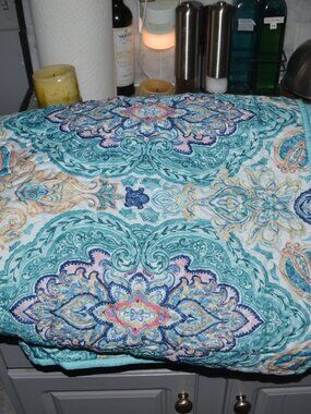 Twin size comforter